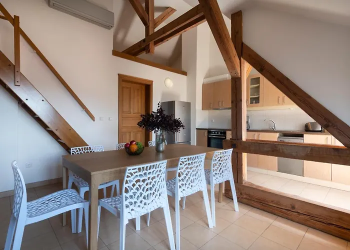 Bohemian Dreams Apartments And Suites By Dwellfort Praga